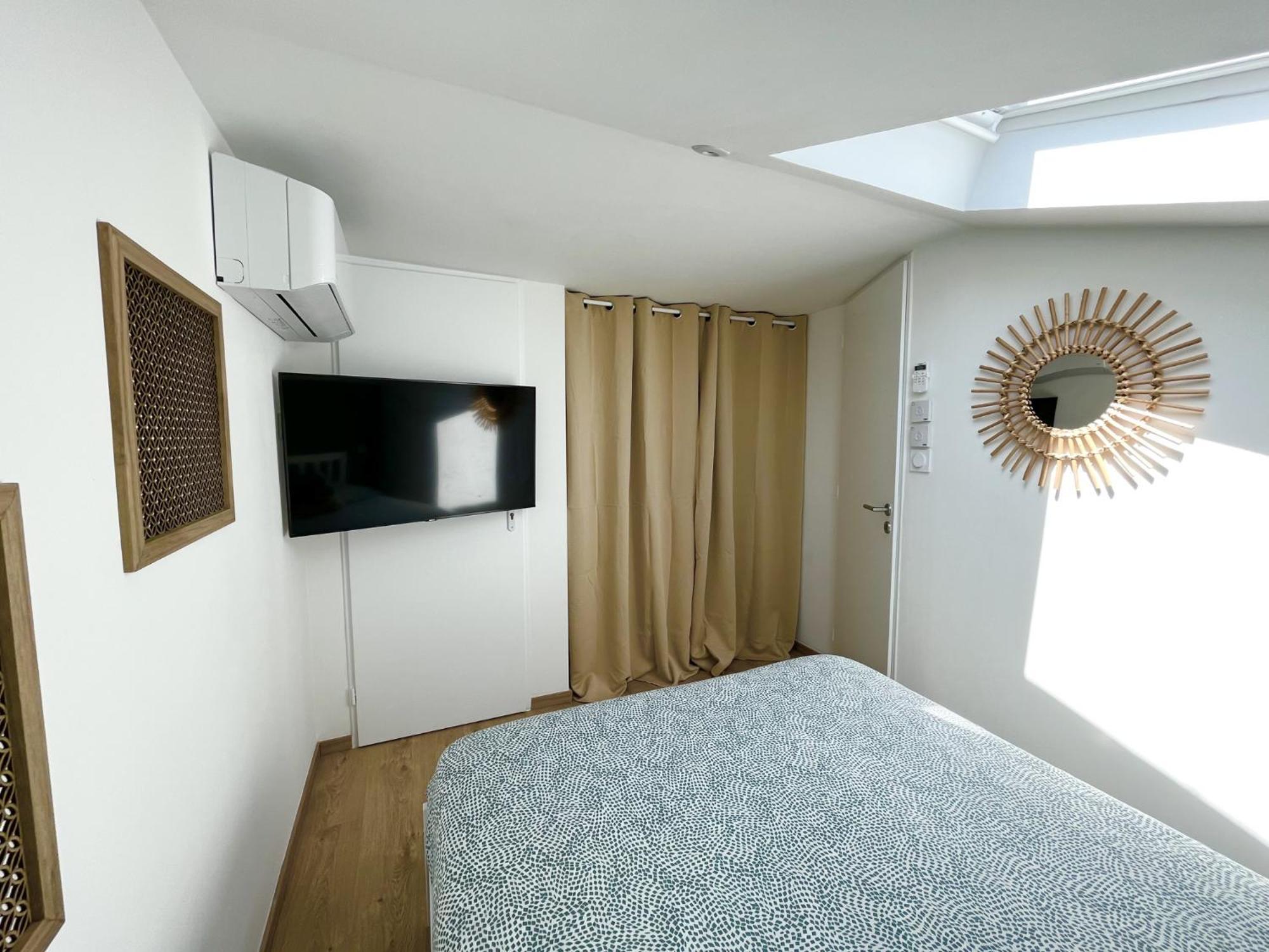 Duplex Centre Ville - 50M De La Plage - Clim - Garage - Netflix Le Grau-du-Roi Room photo